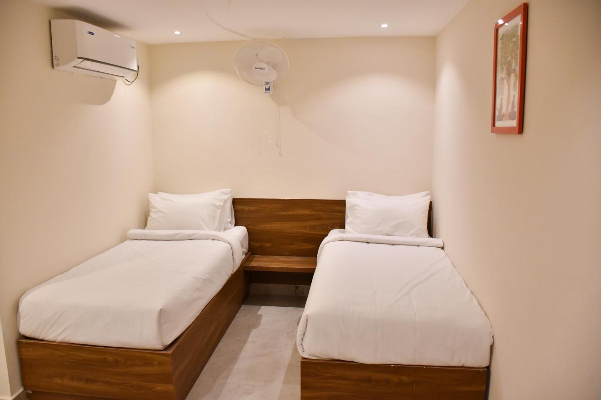 Dhruv Elite And Banquets Hotel Hyderabad Bagian luar foto