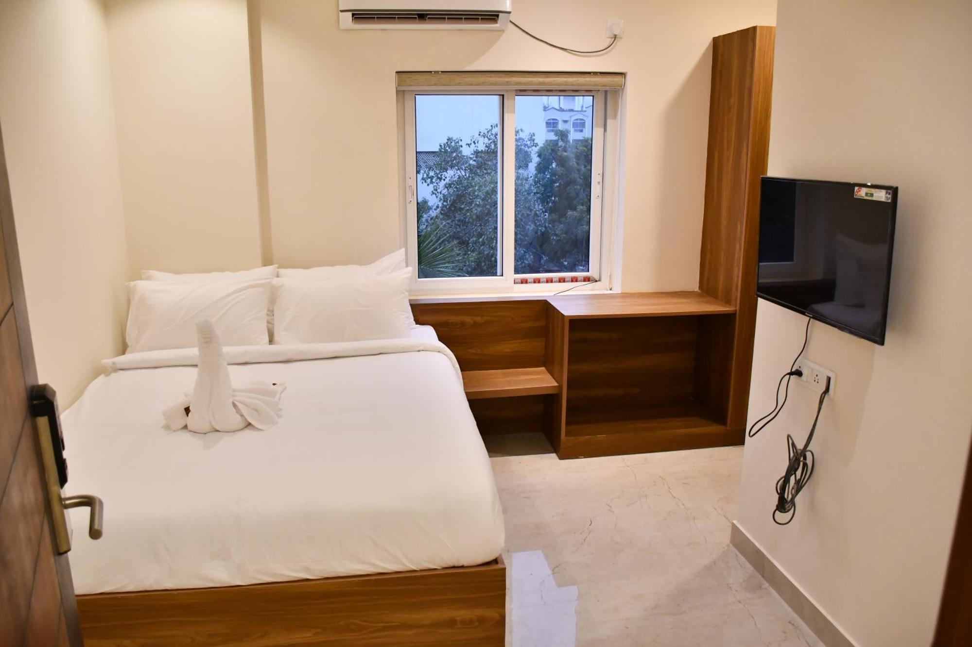 Dhruv Elite And Banquets Hotel Hyderabad Bagian luar foto