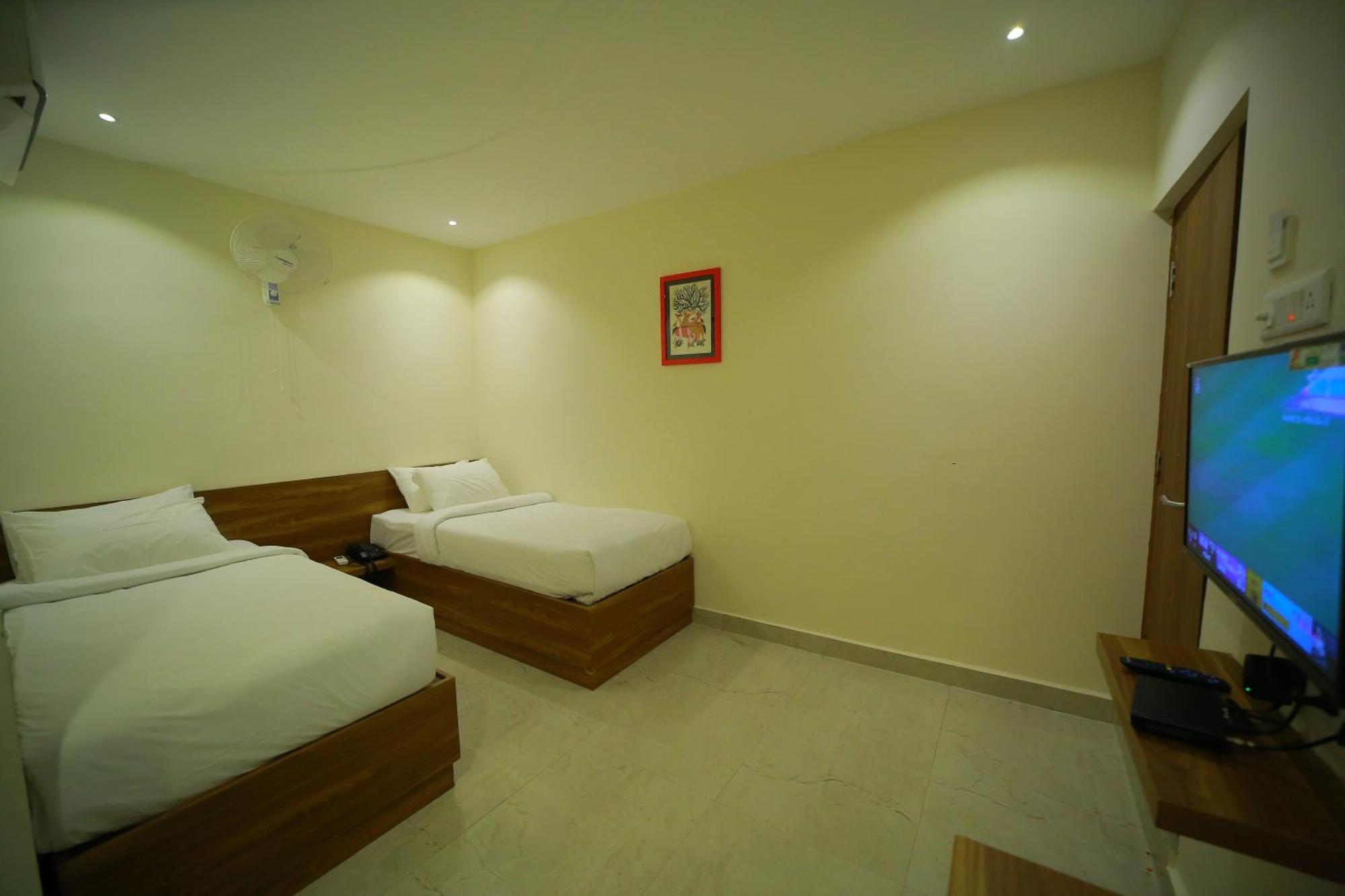 Dhruv Elite And Banquets Hotel Hyderabad Bagian luar foto